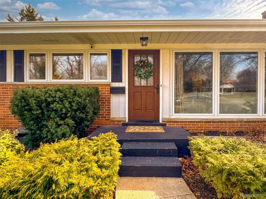 22960 Manning Street, Farmington, MI 48336 - #3