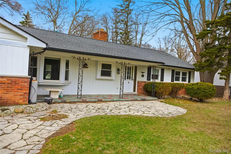 29256 Utley Road, Farmington, MI 48334 - #2