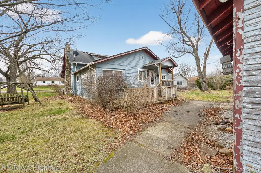 215 Washington Street, Byron, MI 48418 - #2