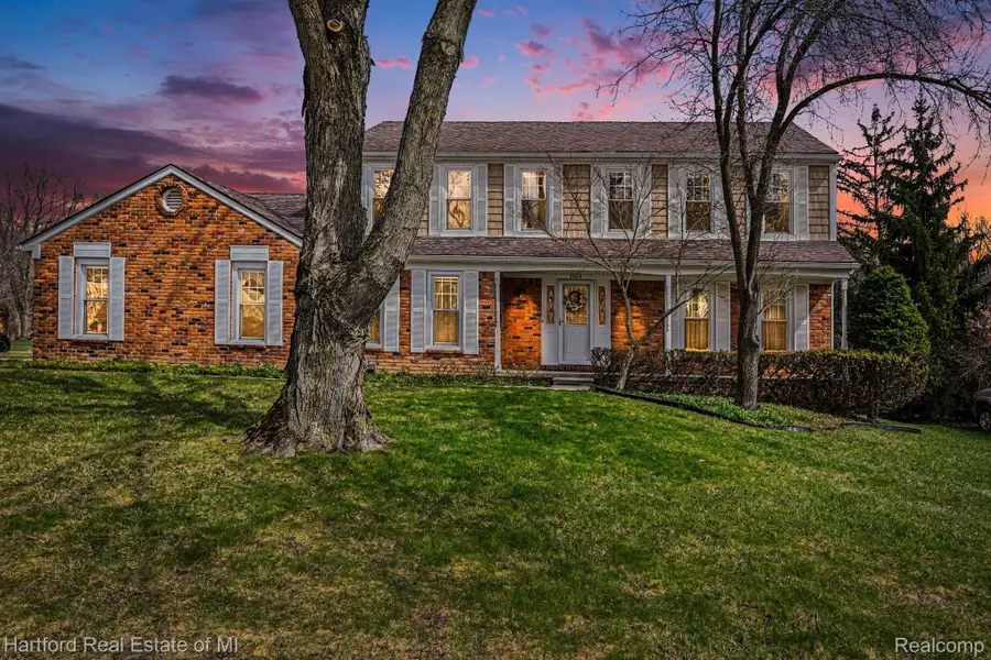 25800 Rutledge Crossing, Farmington Hills, MI 48335 - #2