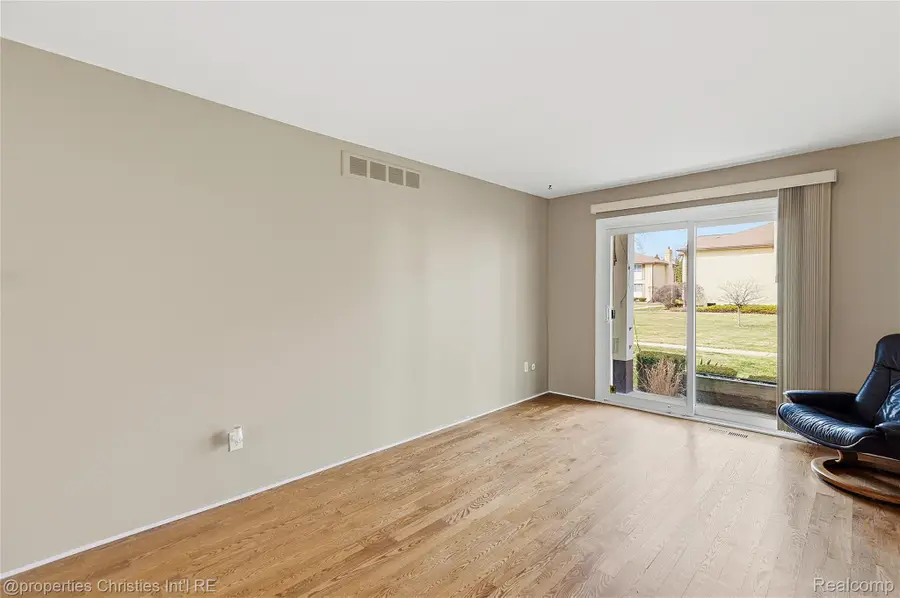 29240 Gloede Drive #k13, Warren, MI 48088 - #3