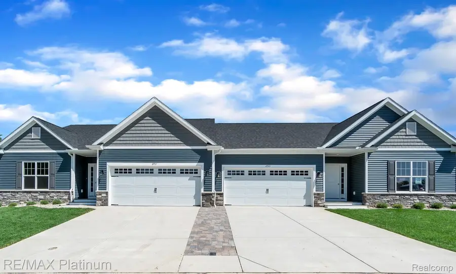 836 Oakwood Circle #36, Fenton, MI 48430 - #3