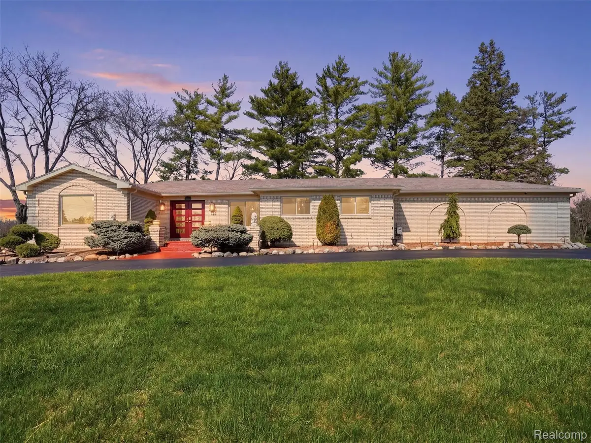 4886 Beacon Hill Drive, Bloomfield Hills, MI 48301 - #1