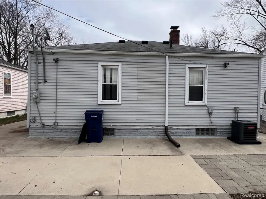 1282 Applewood Avenue, Lincoln Park, MI 48146 - #3