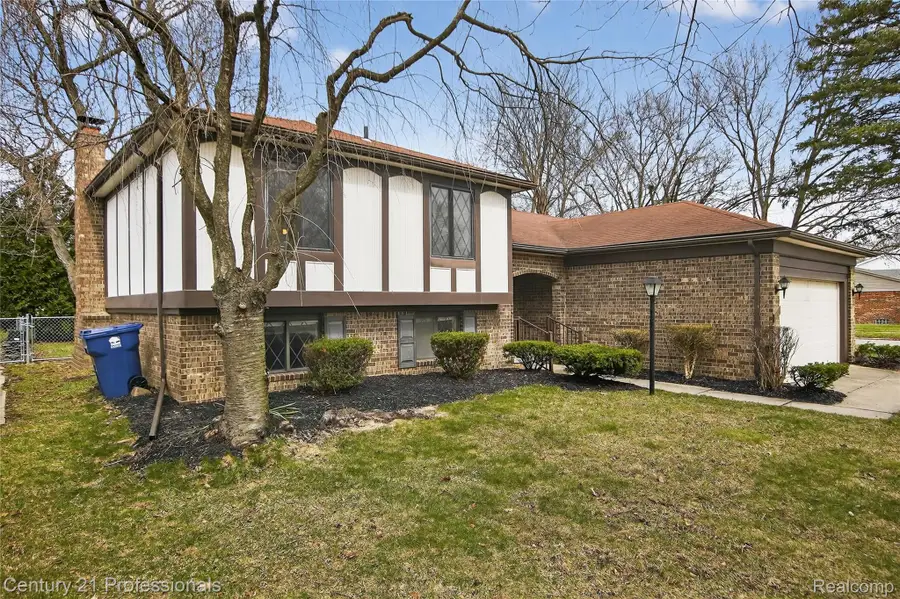 46300 Gainsborough Drive, Canton, MI 48187 - #2