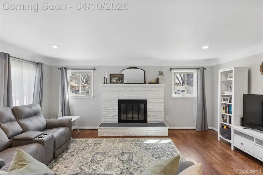 28709 Jacquelyn Drive, Livonia, MI 48154 - #3