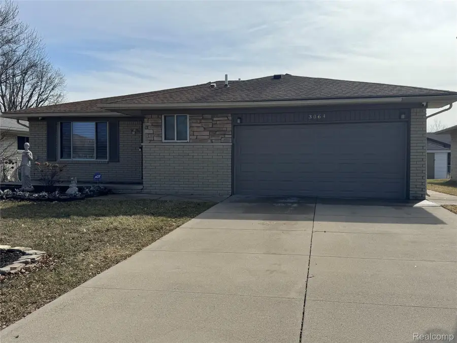 3064 Charity Dr, Sterling Heights, MI 48310 - #2