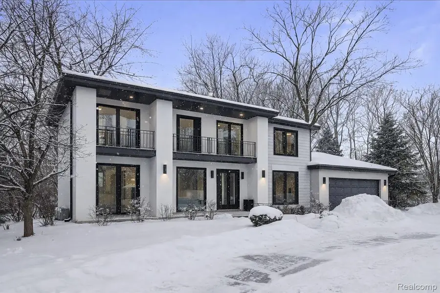 6018 Glen Eagles Drive, West Bloomfield, MI 48323 - #2