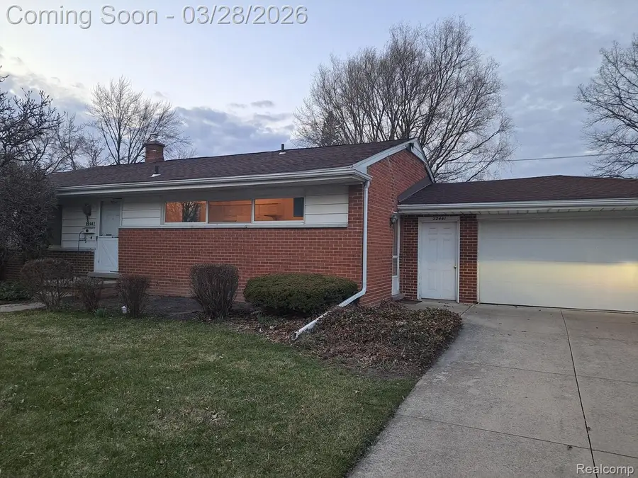 22441 E Price Drive, Clinton Township, MI 48035 - #2
