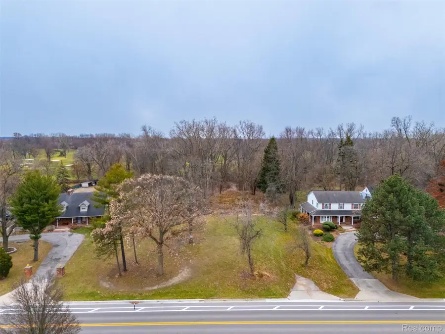 13000 Plumbrook Road, Sterling Heights, MI 48312 - #3
