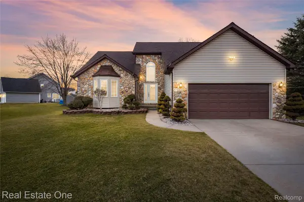 4438 Great Oaks Drive, GrandBlanc, MI 48439