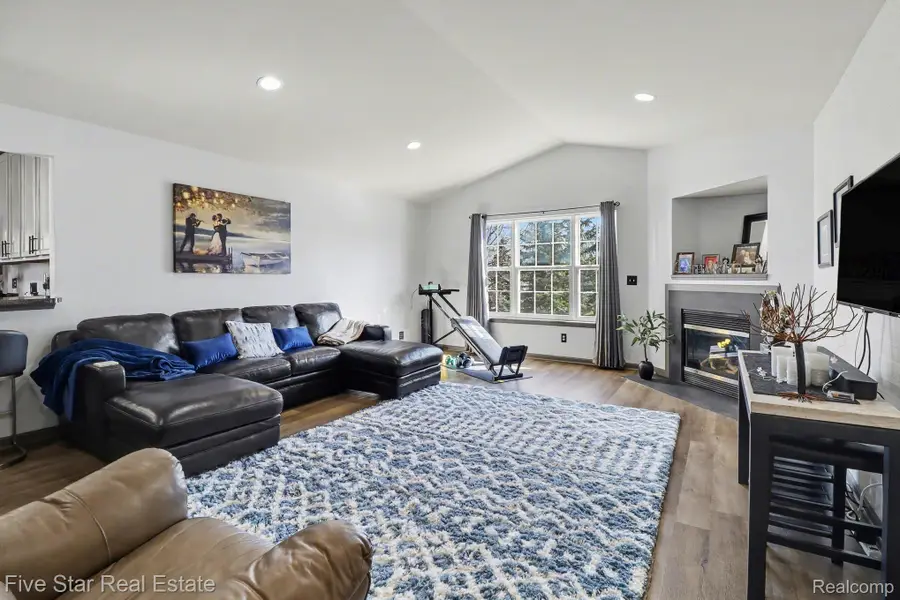 153 S Vista, Auburn Hills, MI 48326 - #3