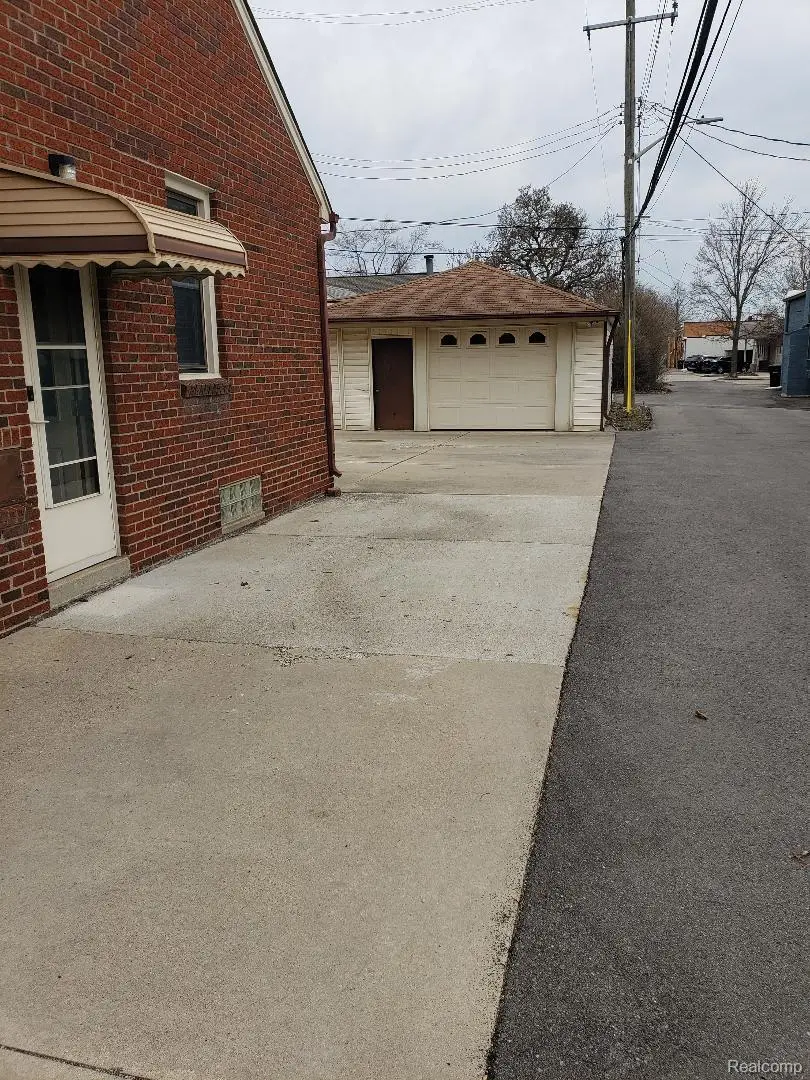 15528 Regina Avenue, Allen Park, MI 48101 - #3