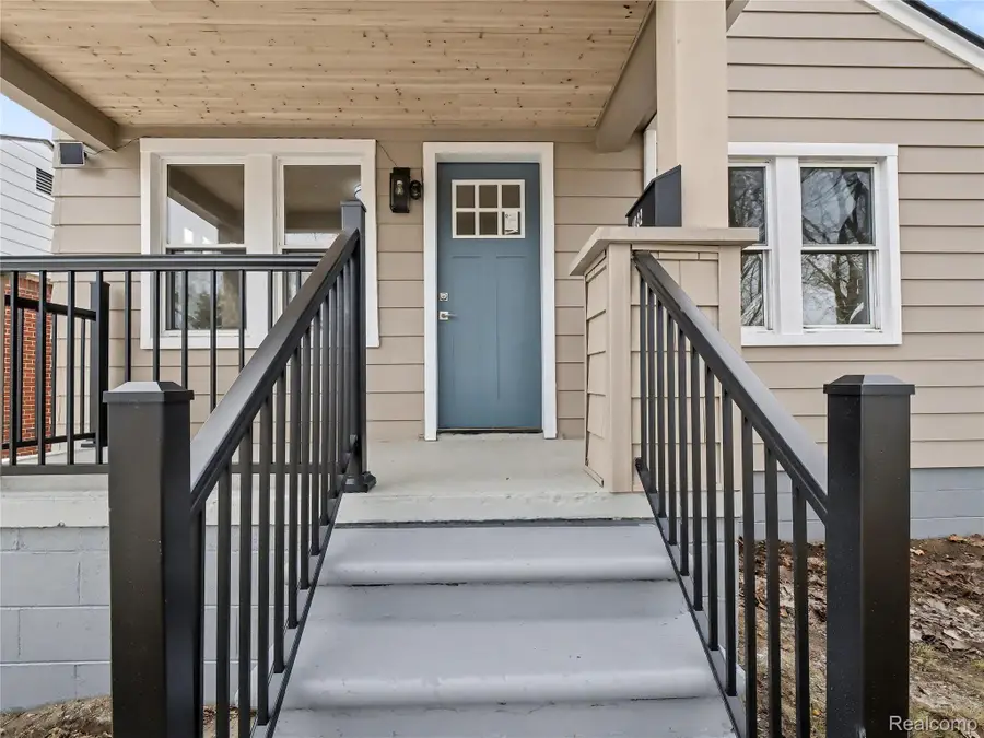 1032 E Maxlow Avenue, Hazel Park, MI 48030 - #3