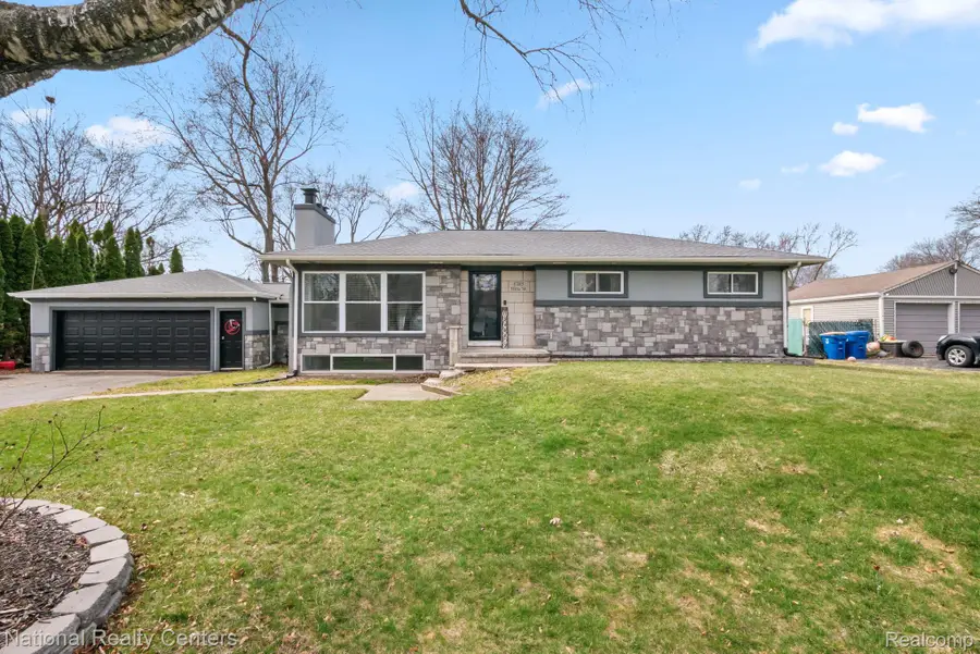 1385 Hira Street, Waterford, MI 48328 - #2