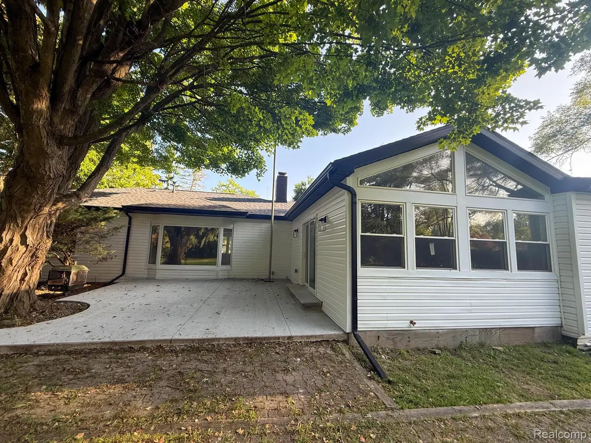 6076 Hugh Street, Burton, MI 48509 - #1