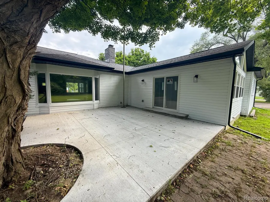 6076 Hugh Street, Burton, MI 48509 - #2