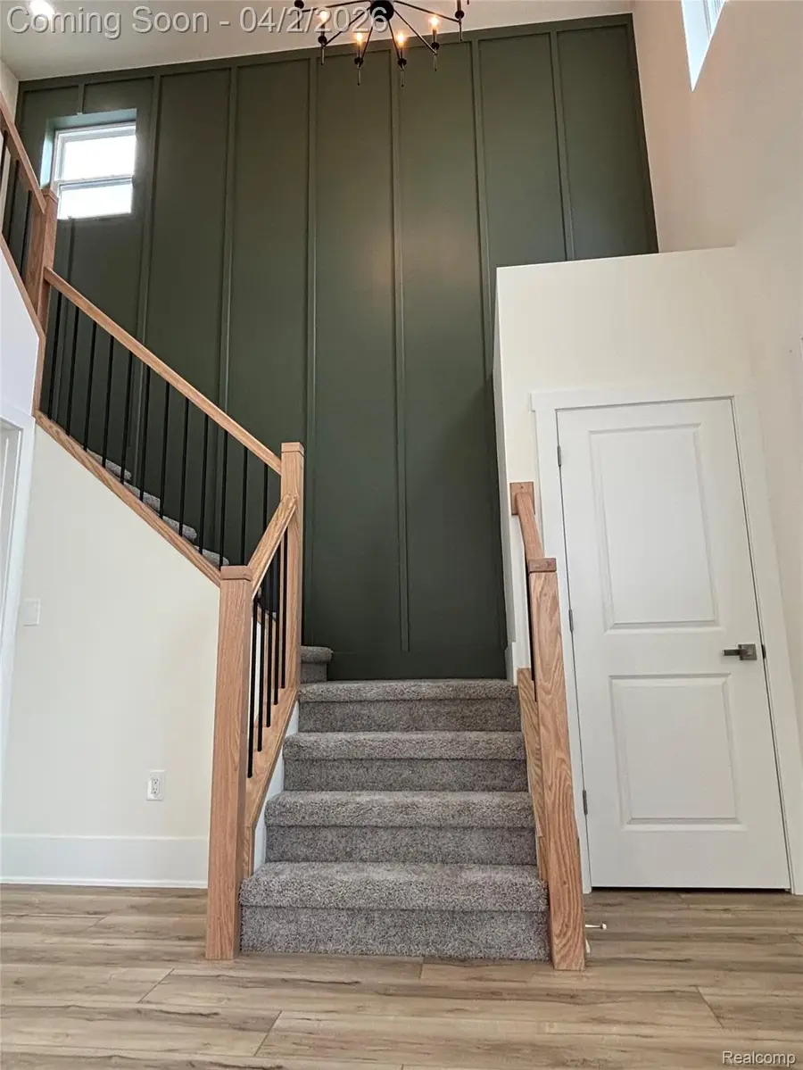 127 E Mahan Avenue, Hazel Park, MI 48030 - #3