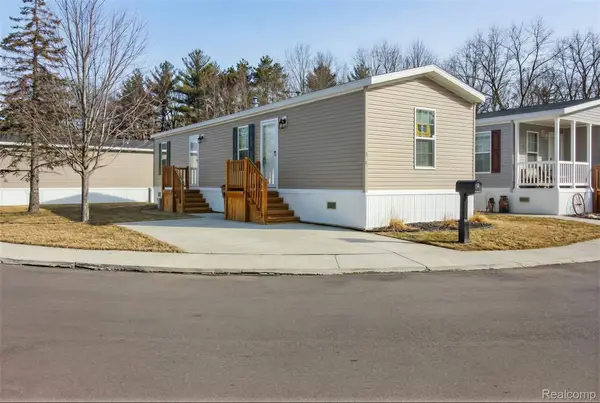 219 W Fern, Canton, MI 48187