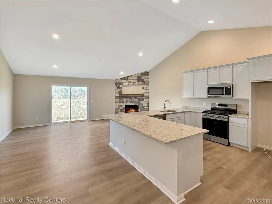 360 Devonshire Drive #32, Lapeer, MI 48446 - #3