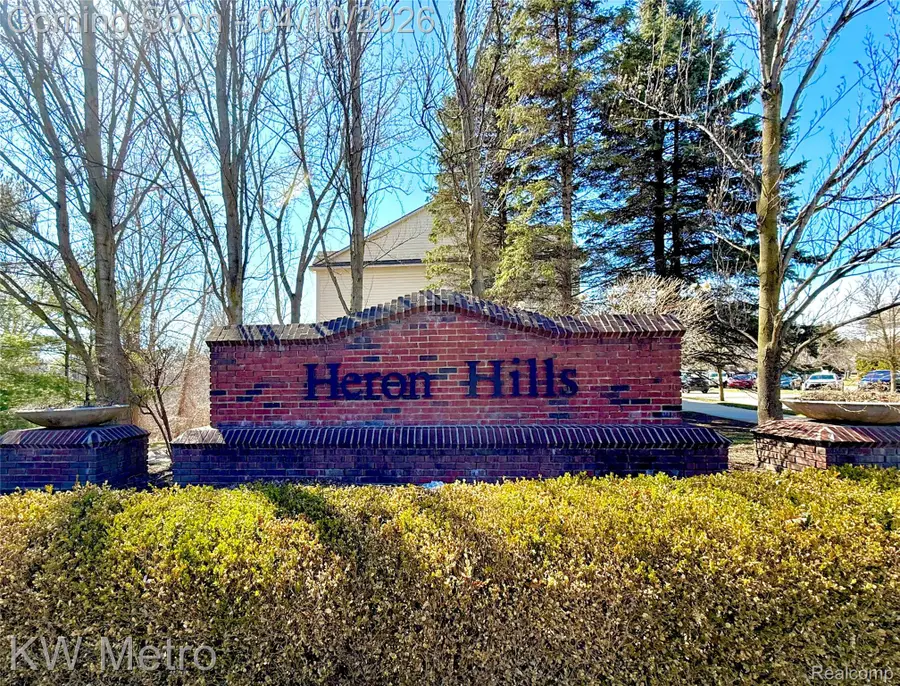 6108 Heron Hills Drive, Wolverine Lake, MI 48390 - #2