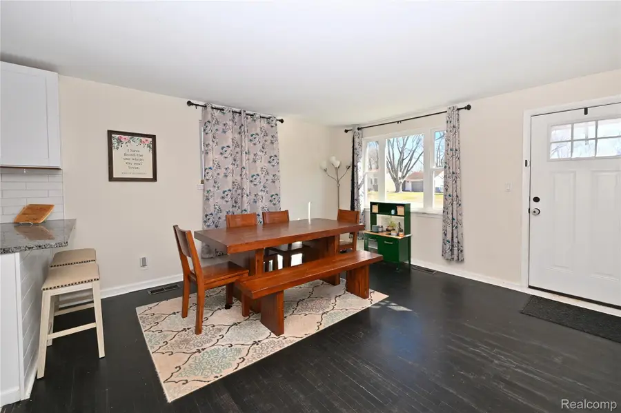 3581 Lawrence Avenue, Waterford, MI 48329 - #3