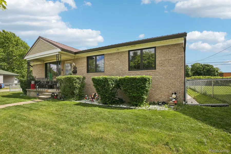 8286 Westminster Avenue, Warren, MI 48089 - #2