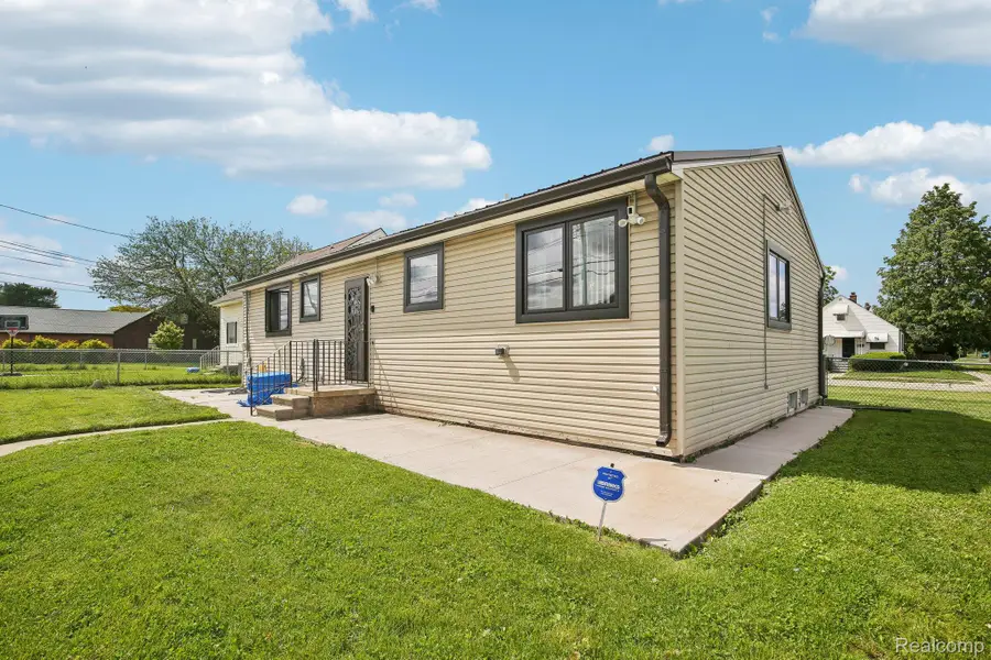 8286 Westminster Avenue, Warren, MI 48089 - #3