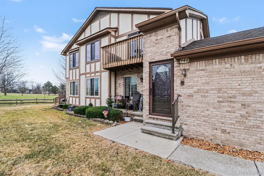 946 Country Club Drive, Saint Clair Shores, MI 48082 - #2