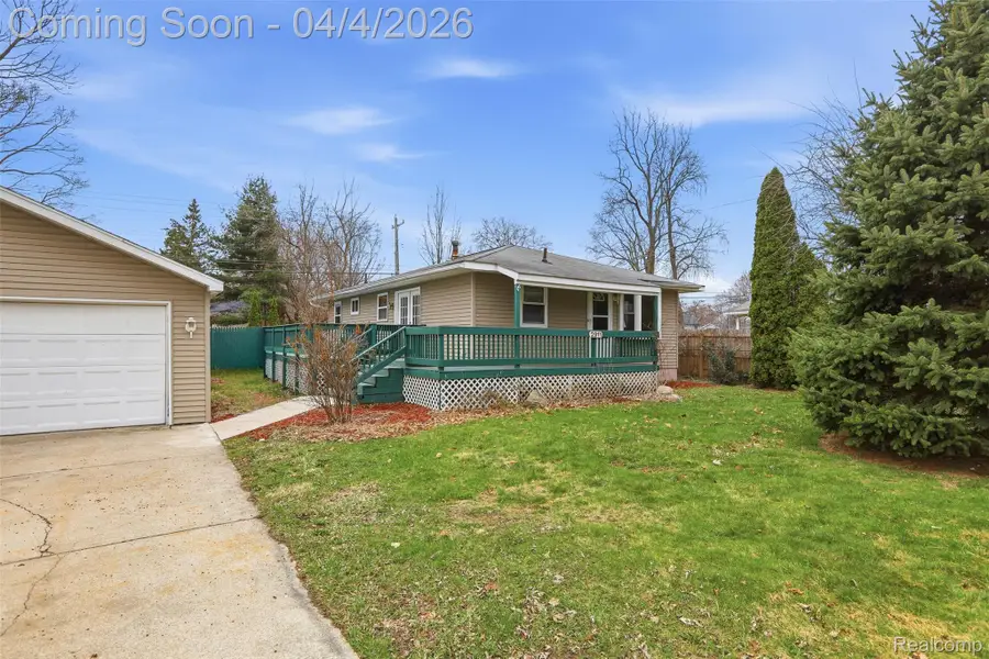 2911 Mott Avenue, Waterford, MI 48328 - #2