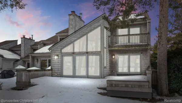 1057 Beach Road, HarborSprings, MI 49740