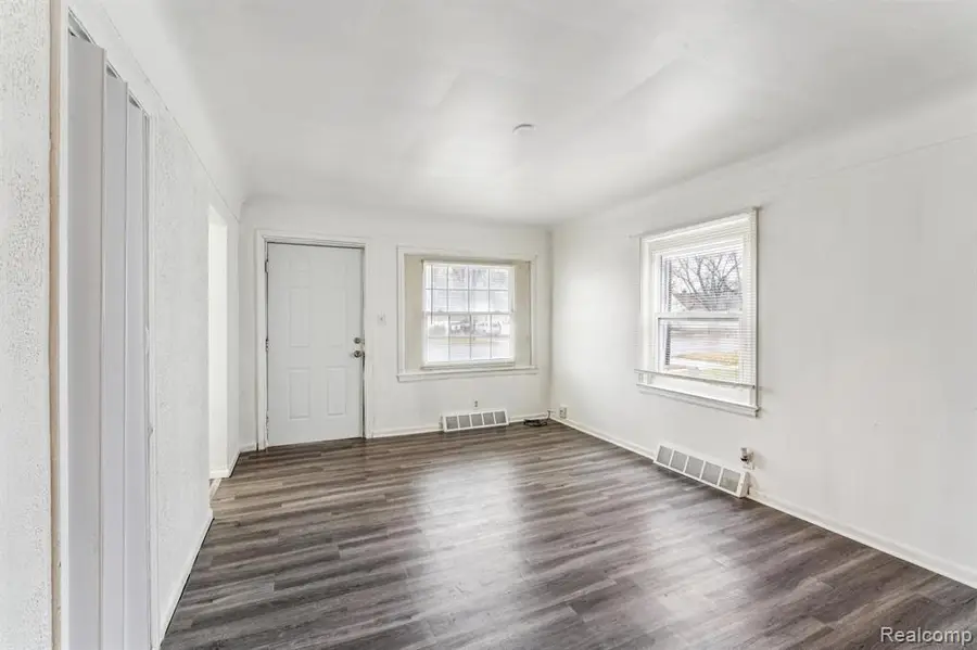 991 S Ballenger Highway, Flint, MI 48532 - #3