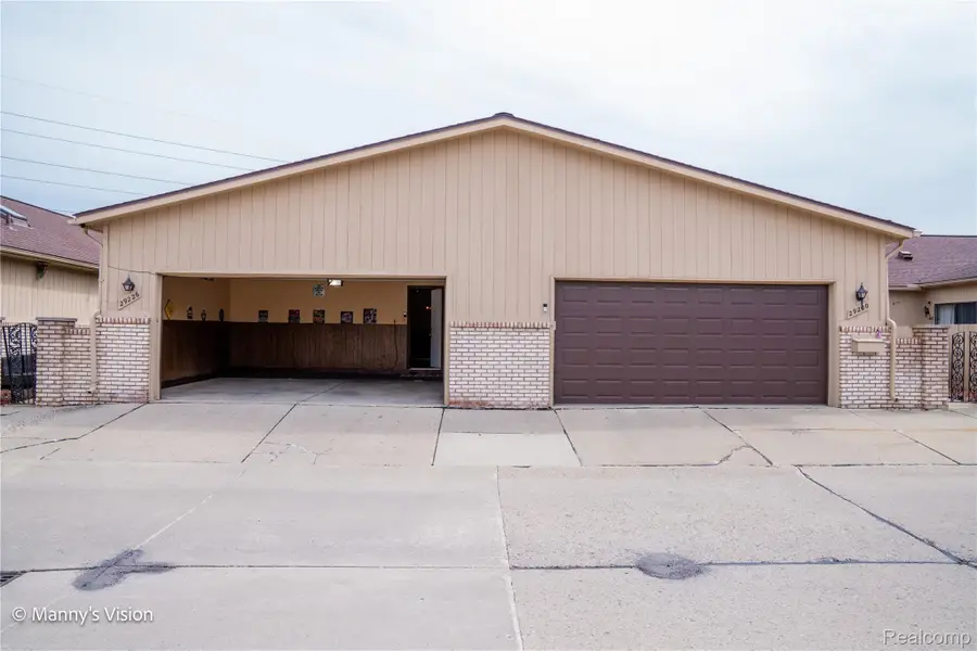 29226 Scarborough Drive, Warren, MI 48088 - #2