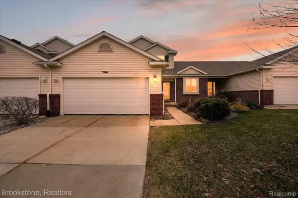 986 Spirea #44, Howell, MI 48843