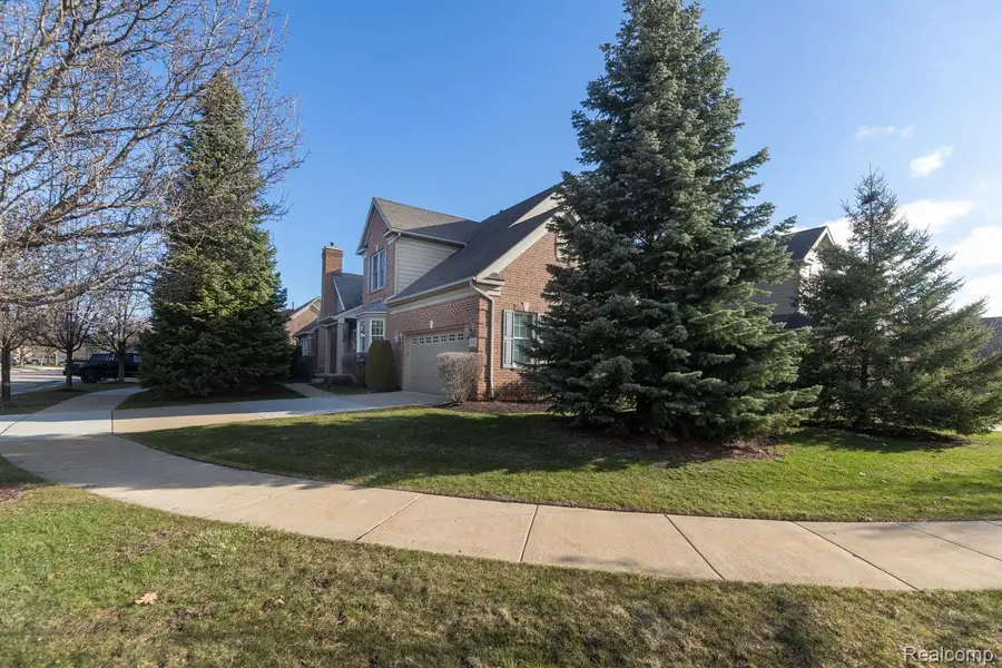 45042 Broadmoor Circle S, Northville, MI 48168 - #2