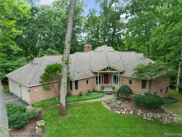 3510 Sutton Lane, CommerceTwp, MI 48390