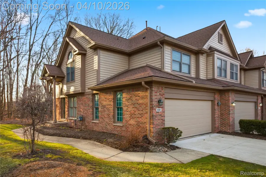 5351 Royal Vale Lane, Dearborn, MI 48126 - #2