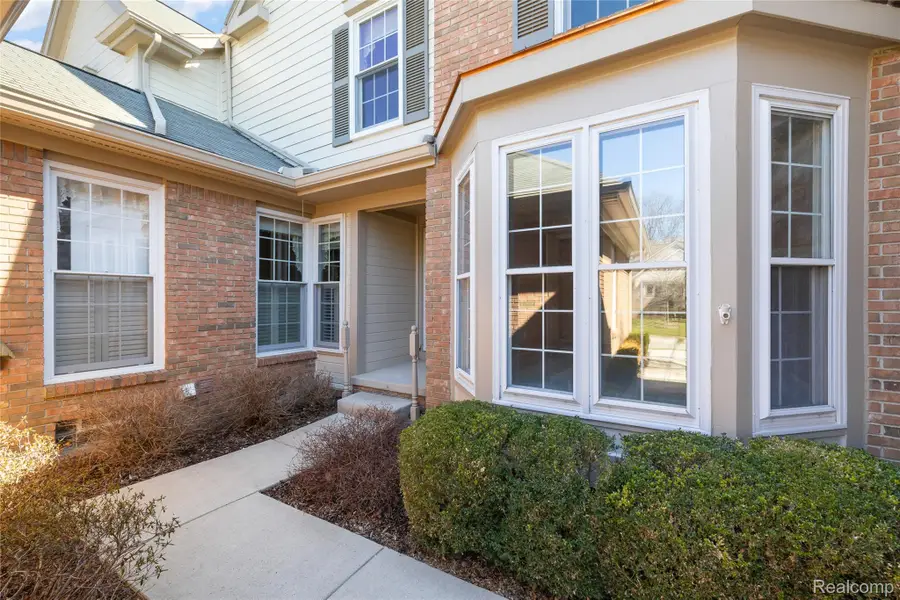 16252 Country Knoll Drive, Northville, MI 48168 - #3