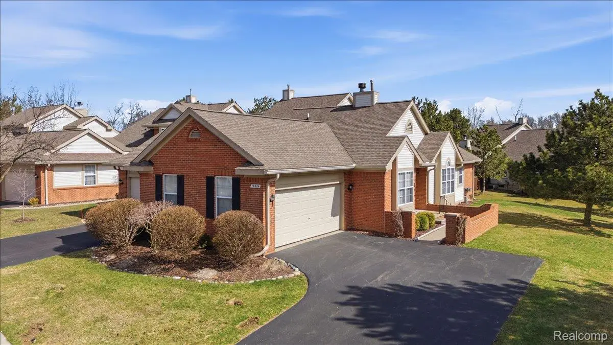 10324 Champions Circle #44, Grand Blanc, MI 48439 - #1