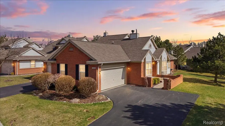 10324 Champions Circle #44, Grand Blanc, MI 48439 - #2