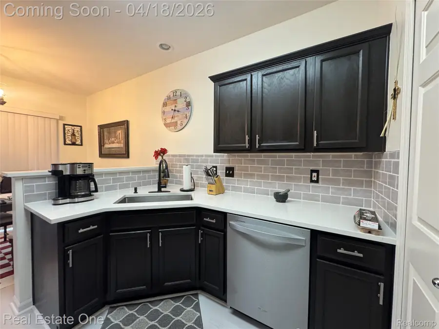 515 Dockside Circle #28, Holly, MI 48442 - #3