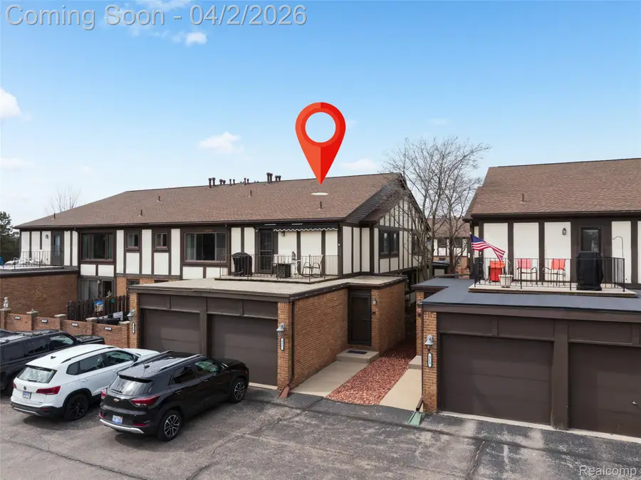 517 Country Club Drive, Saint Clair Shores, MI 48082 - #2