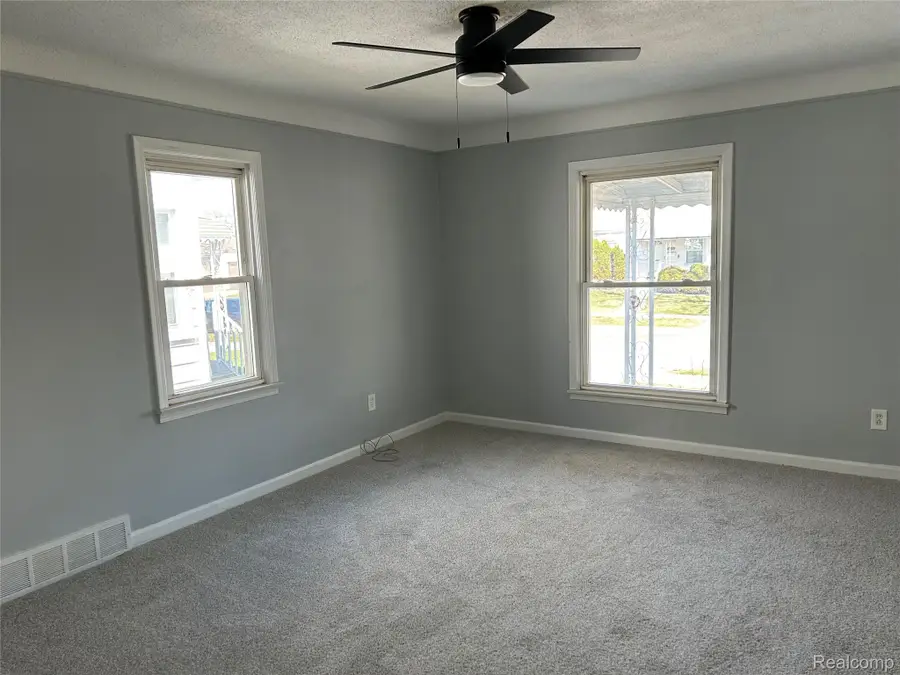 7546 Sterling, Center Line, MI 48015 - #2