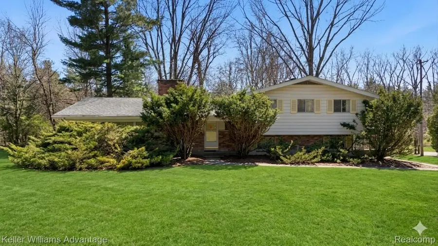 4555 Arrowhead Road, West Bloomfield, MI 48323 - #2