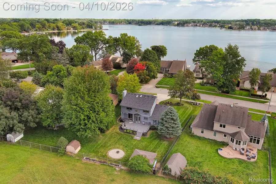 3151 Loon Lake Shores Road, Waterford, MI 48329 - #3