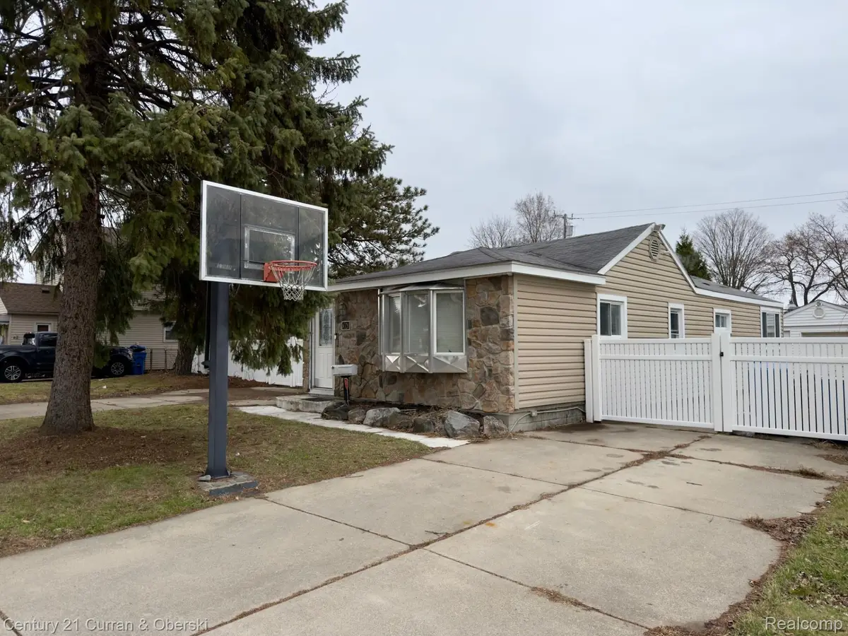 8320 Robindale Avenue, Dearborn Heights, MI 48127 - #1