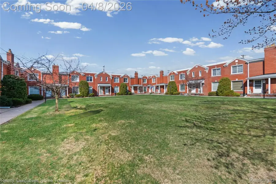 703 1/2 Saint Clair Street, Grosse Pointe, MI 48230 - #2