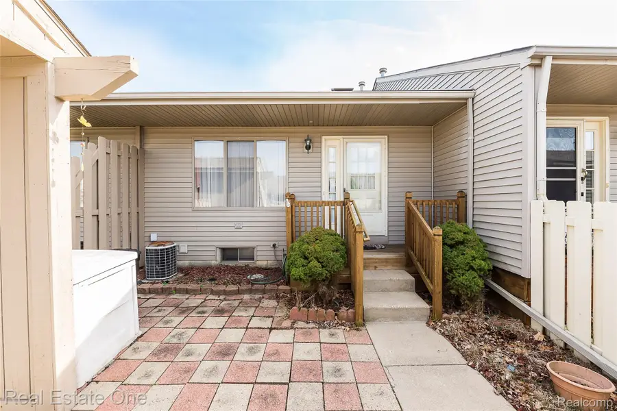 62360 Arlington Circle #2, South Lyon, MI 48178 - #3