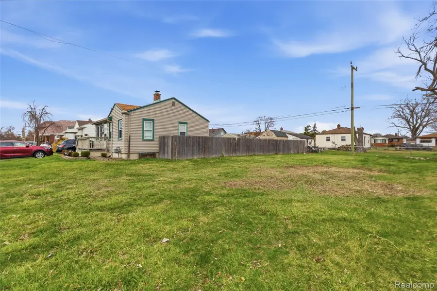 1738 Garfield Avenue, Lincoln Park, MI 48146 - #2