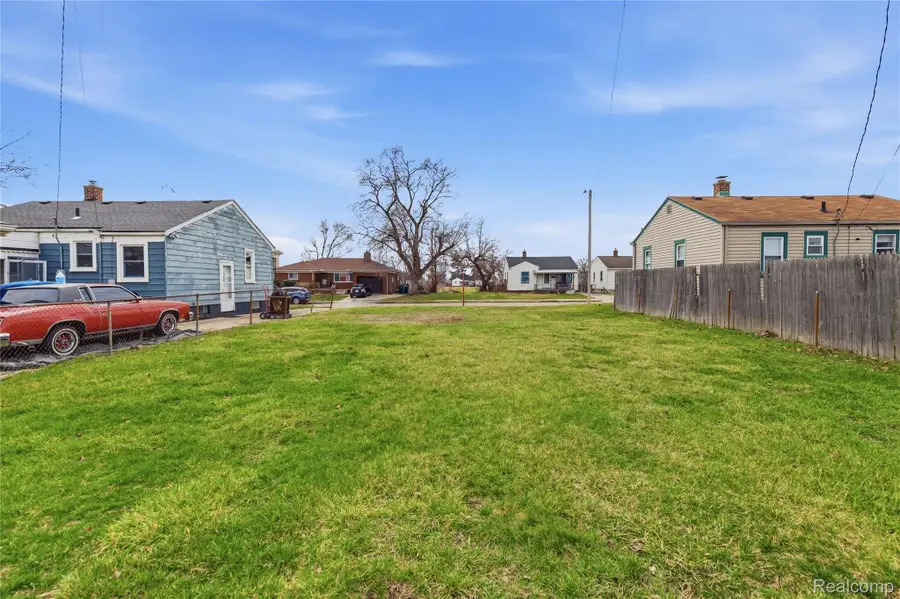 1738 Garfield Avenue, Lincoln Park, MI 48146 - #3